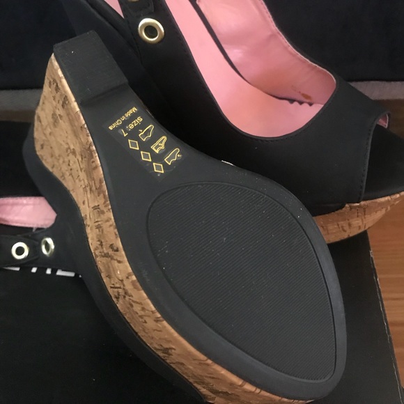Shoe Republic Wedges  Black  size 7 never worn - Picture 3 of 4
